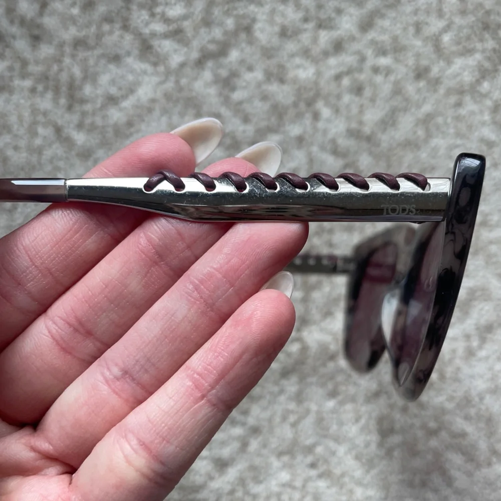 TOD’S NWOT SUNGLASSES - Picture 3 of 7